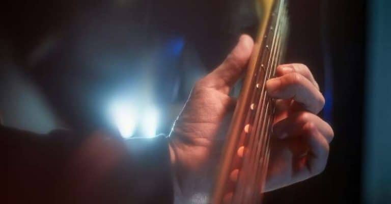 How To Shred Guitar And Master Epic Solos: For Beginners - Music ...