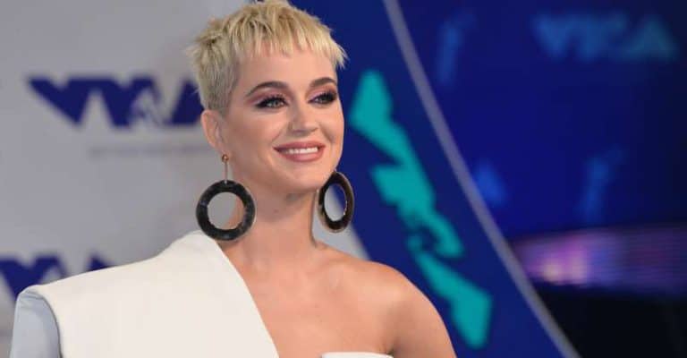 10 Richest Female Singers In The World - Music Industry How To