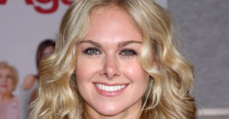 27 Best Female Country Singers Of The 2000s - Music Industry How To