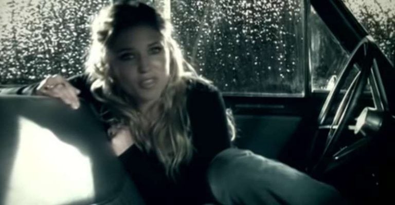 27 Best Female Country Singers Of The 2000s - Music Industry How To