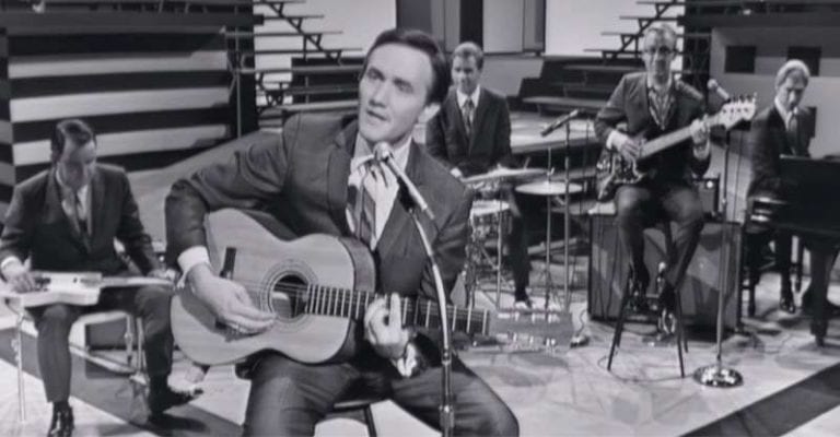 First Country Singer 27 Best Male Country Singers Of The 60s - Music Industry How To
